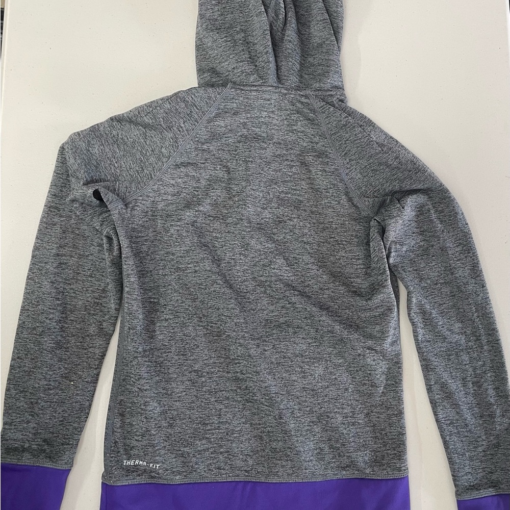Nike sweatshirt women’s xs therma-fit. Grey and purple long sleeved sweatshirt. - Picture 2 of 3
